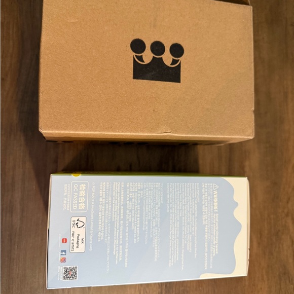 THE MONSTERS - Exciting Macaron Vinyl Face TOFFEE BNIB - Picture 3 of 11